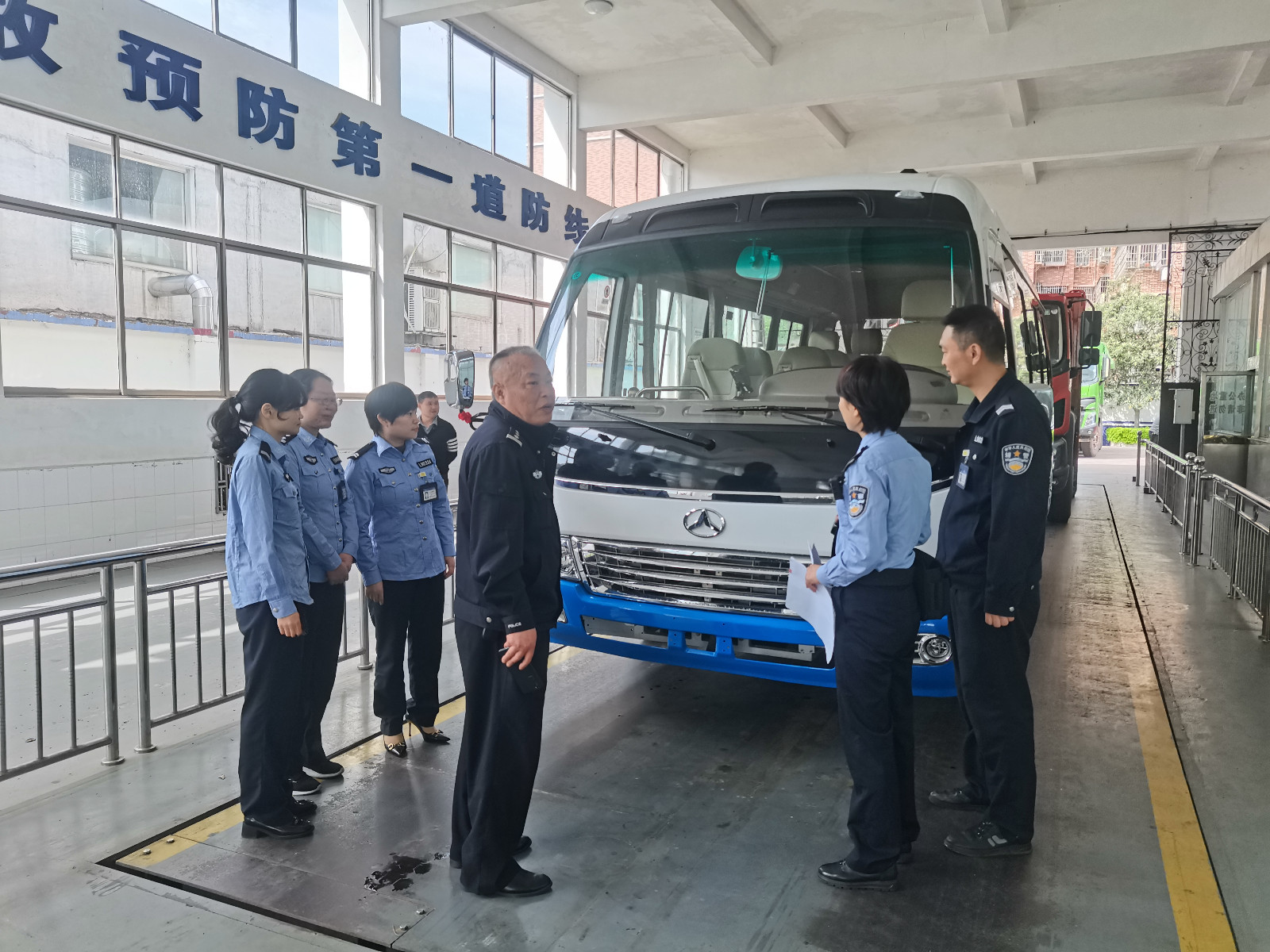 临武县车管所办理中型以上载客汽车登记业务正式落地实施