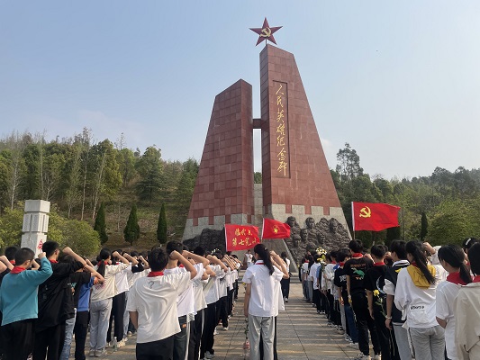 我们的节日·清明 | 童心追思祭英烈