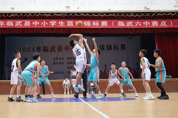 追风逐盛夏 篮球梦飞扬