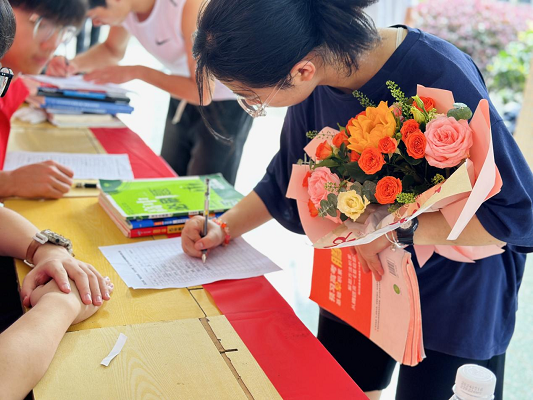 临武一中：传承知识  共沐书香