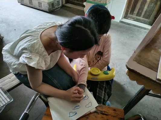 临武县花塘乡学校：温暖送教  传递爱心