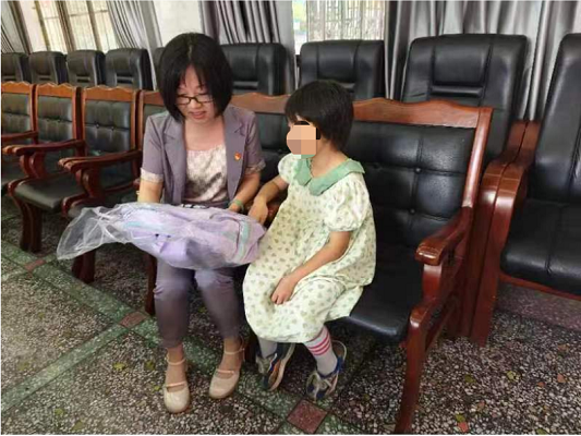 县委组织部开展走访慰问“春蕾”女童活动