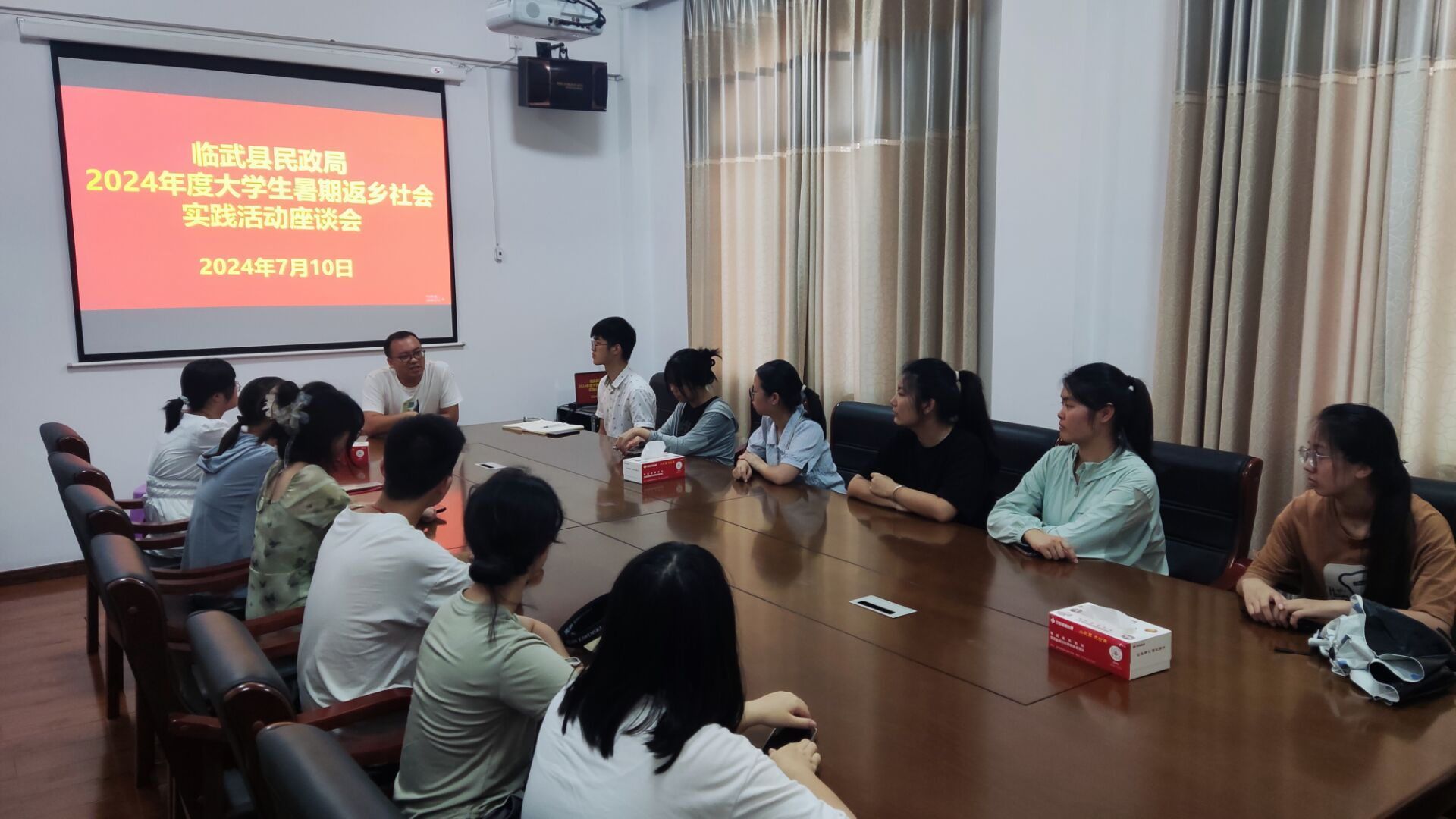 临武县民政局：围桌而坐话实践