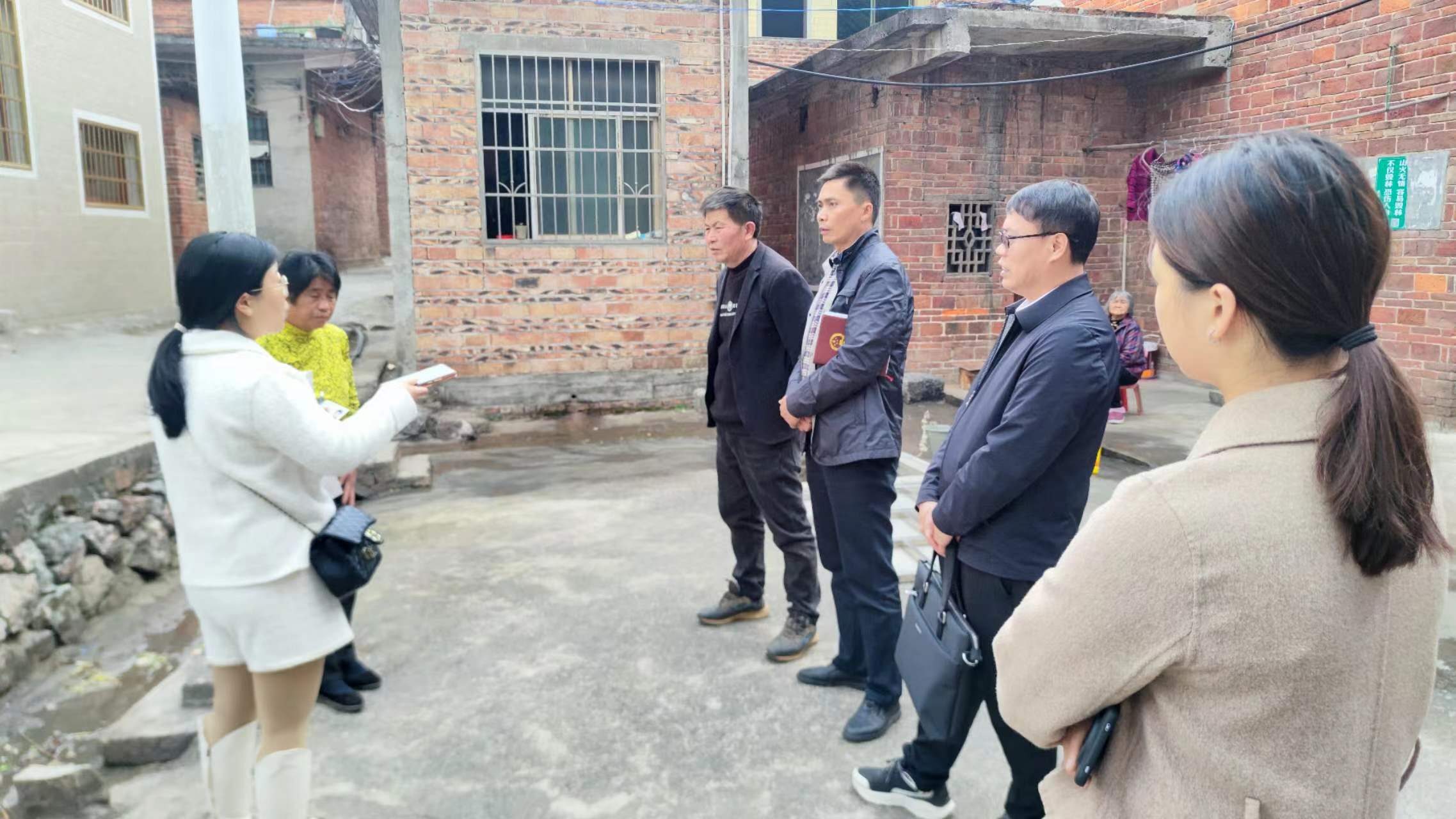 “兵支书”胡铁军：基层“战场”显担当