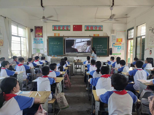 临武县二完小：用抗洪精神点亮"开学第一课"