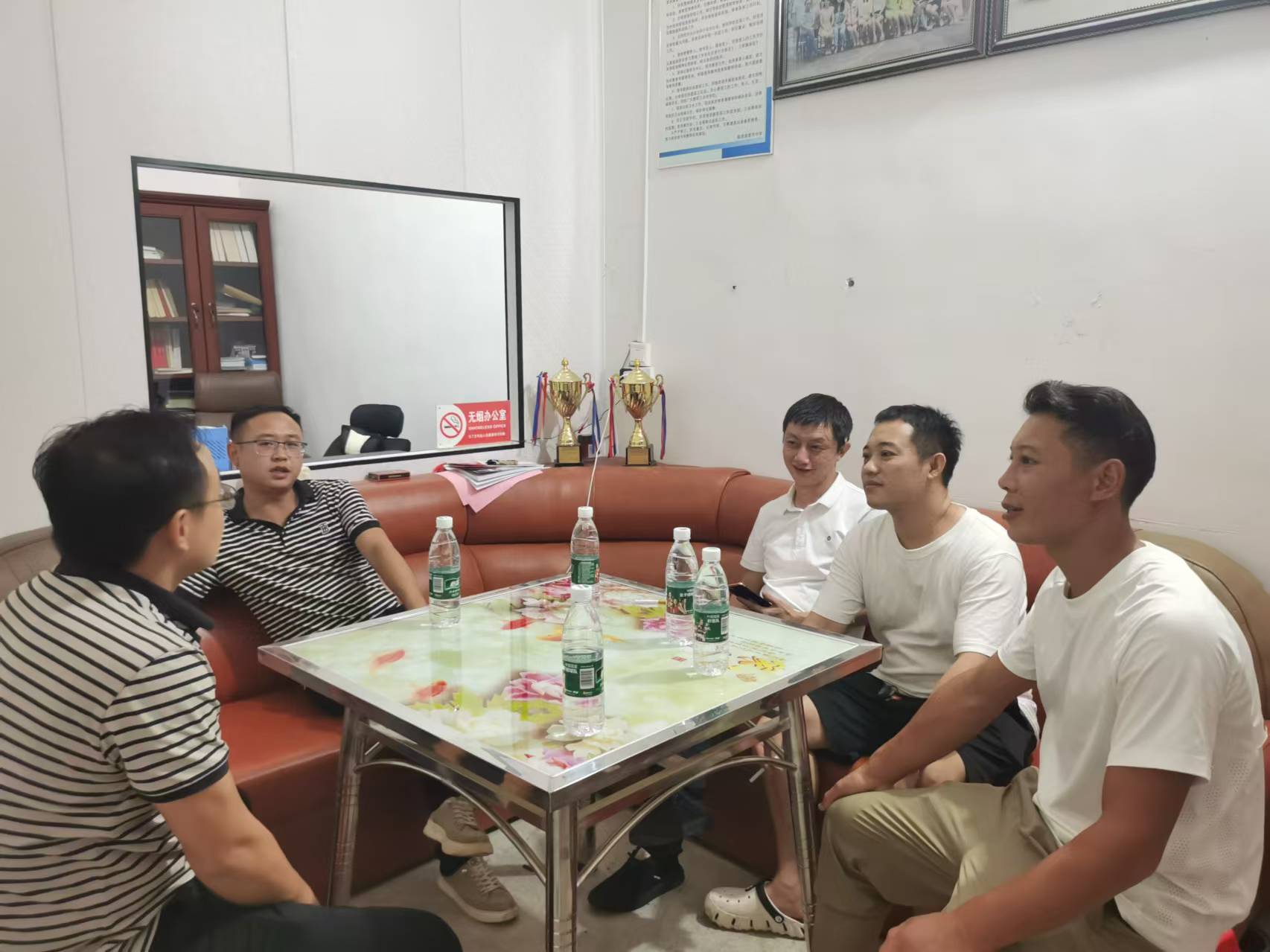 麦市镇：部门联动整治校园周边环境秩序