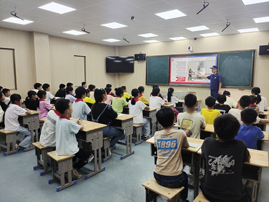 临武县同益小学：​消防在“生”心  防患于未“燃”