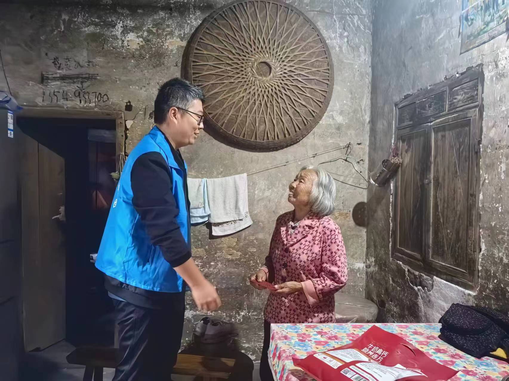 我们的节日·重阳 | 西瑶乡：重阳慰问暖民心