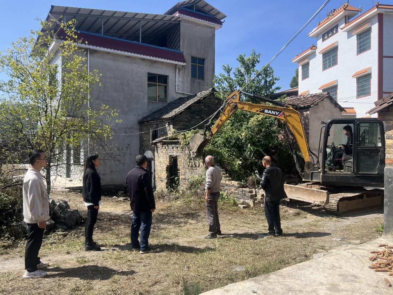 万水乡：委员“助拆”共绘洁净乡村新画卷