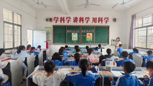 临武县六完小：笔墨绘童心 丹青展风采