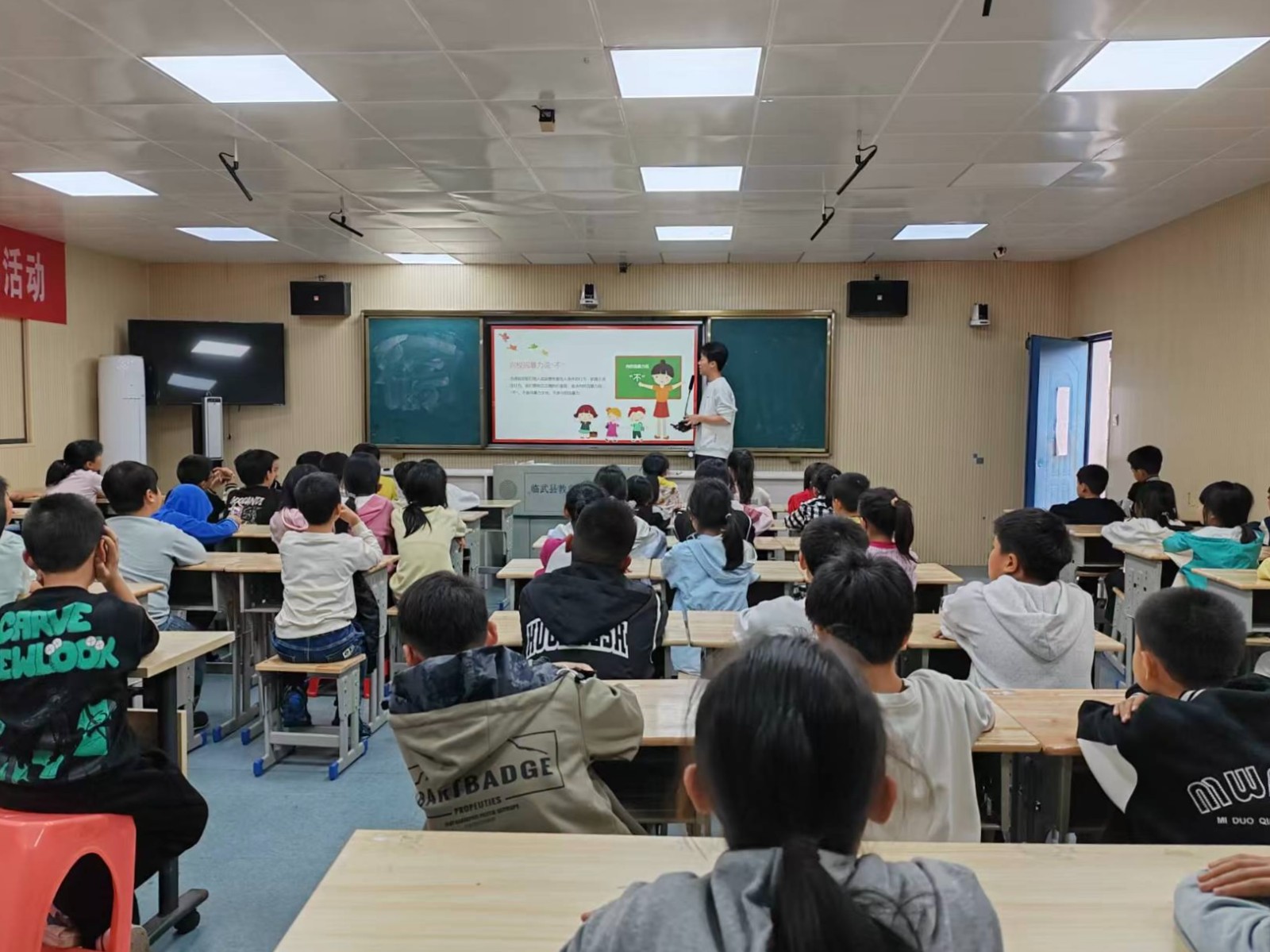 金江镇：“以案释法”进校园