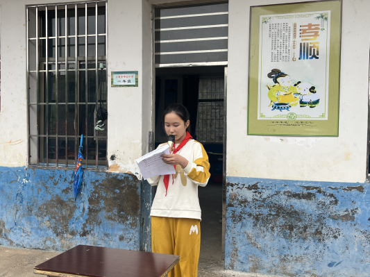 临武县土地小学：撑好“安全伞”   平安护童行