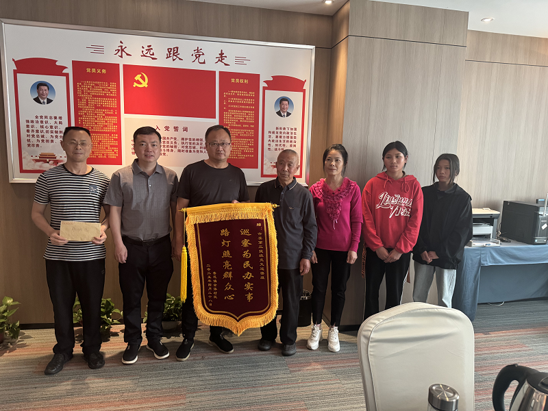 立行立改路灯亮