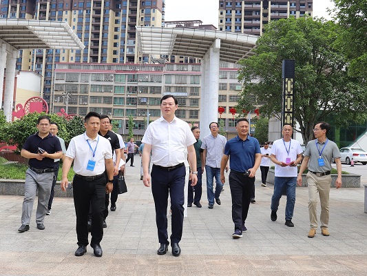 高考学考进行时｜余亚军督导高考准备工作