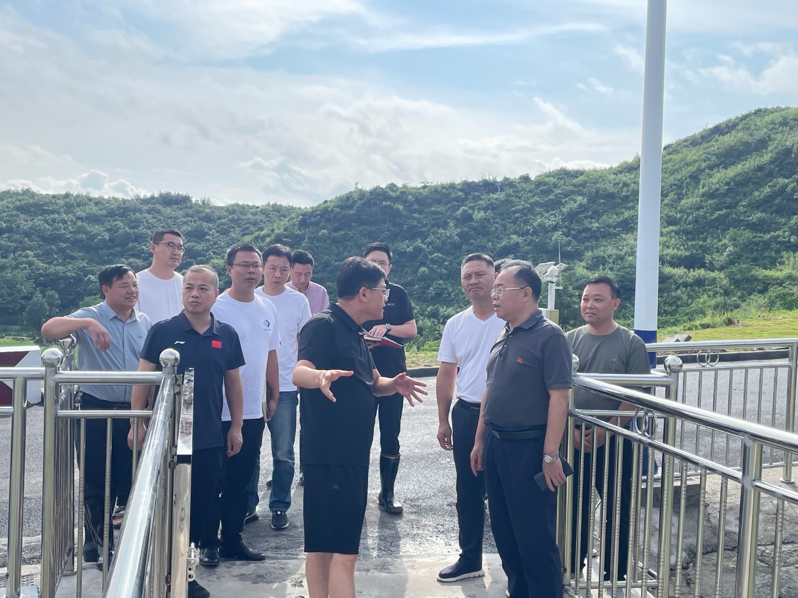 刘杨到万水洞水库调研防汛备汛工作
