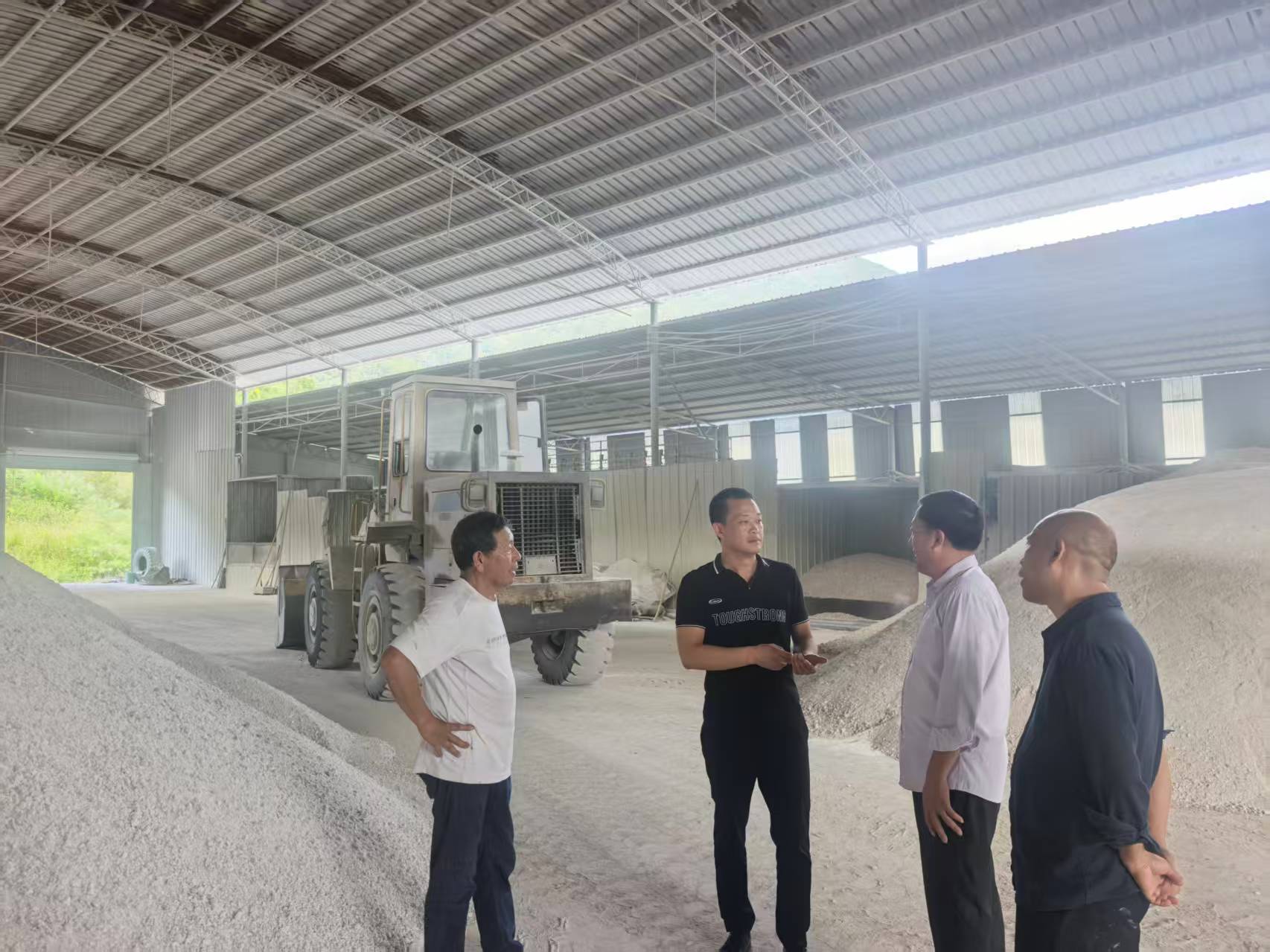 水东镇：节前检查筑牢“防护网”