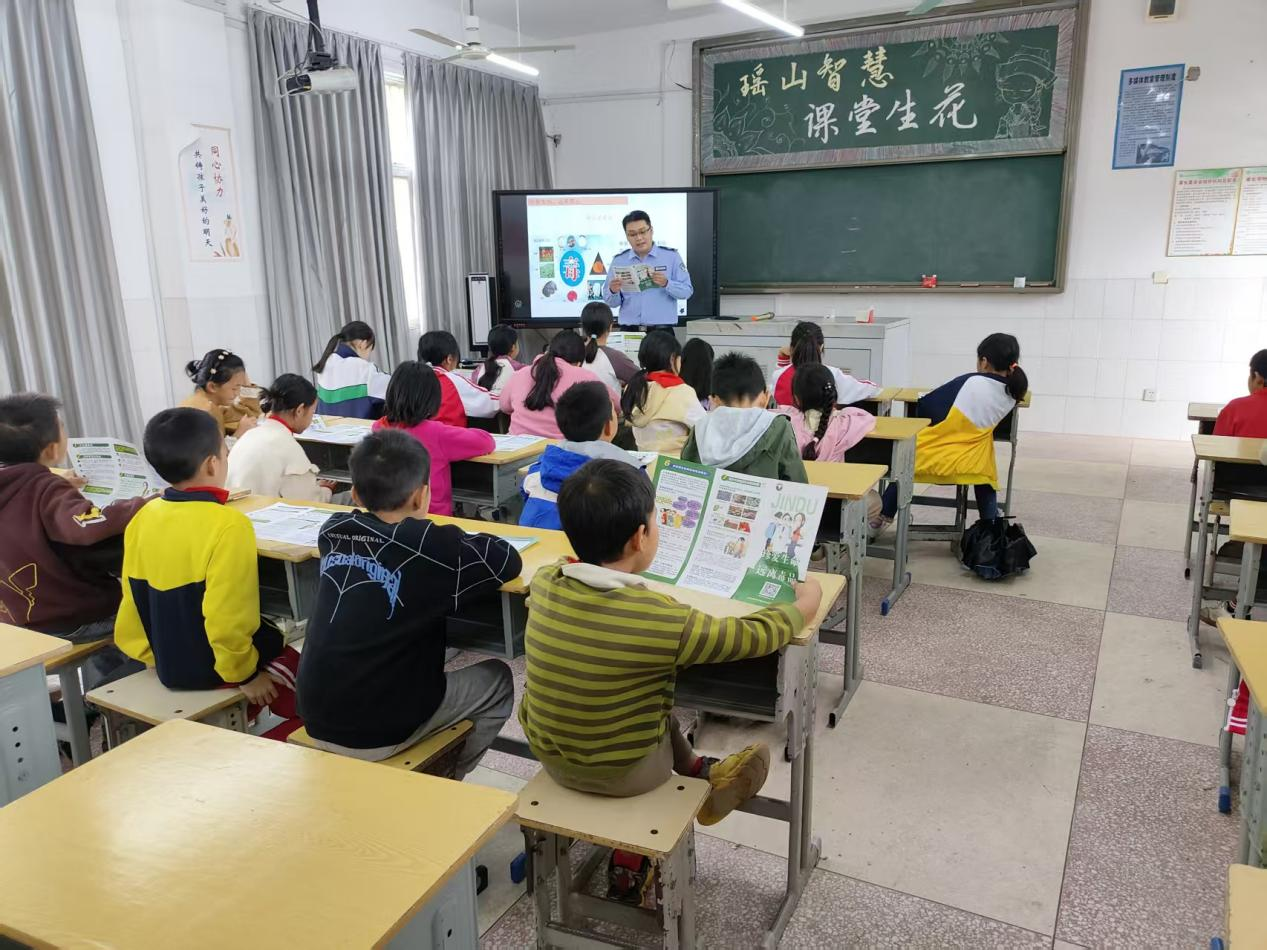 西瑶乡：多维度法治宣讲护航青少年成长