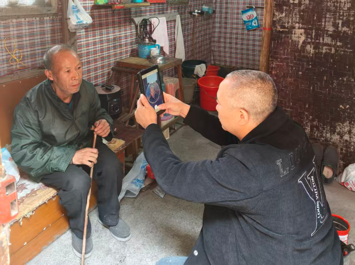 临武县舜峰镇退役军人服务站：主动上门为260名优抚对象办理年度认证