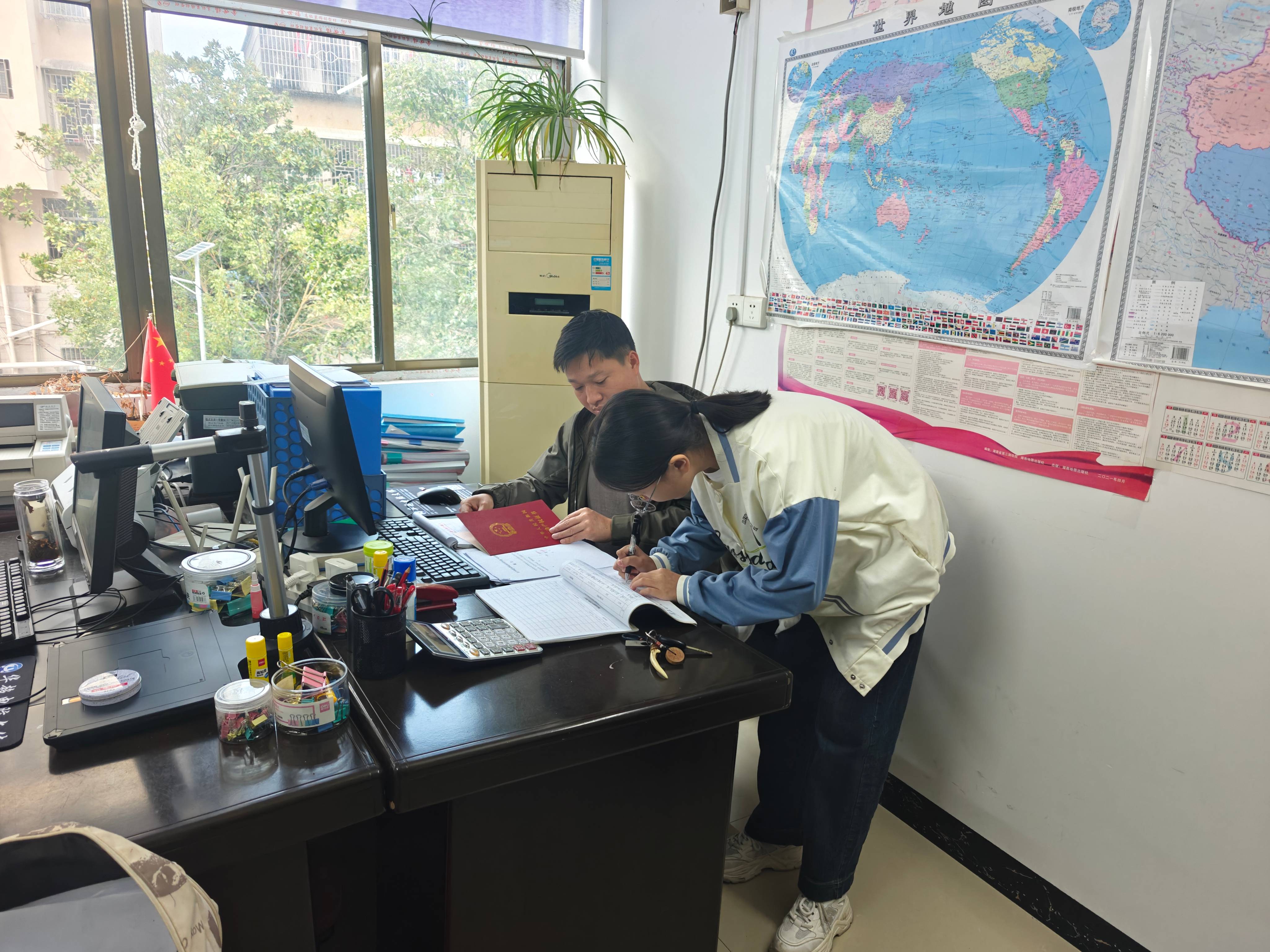 临武县自然资源局：周末服务“不打烊”