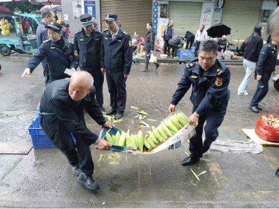 临武县城管局：整治占道经营乱象“还路于民”