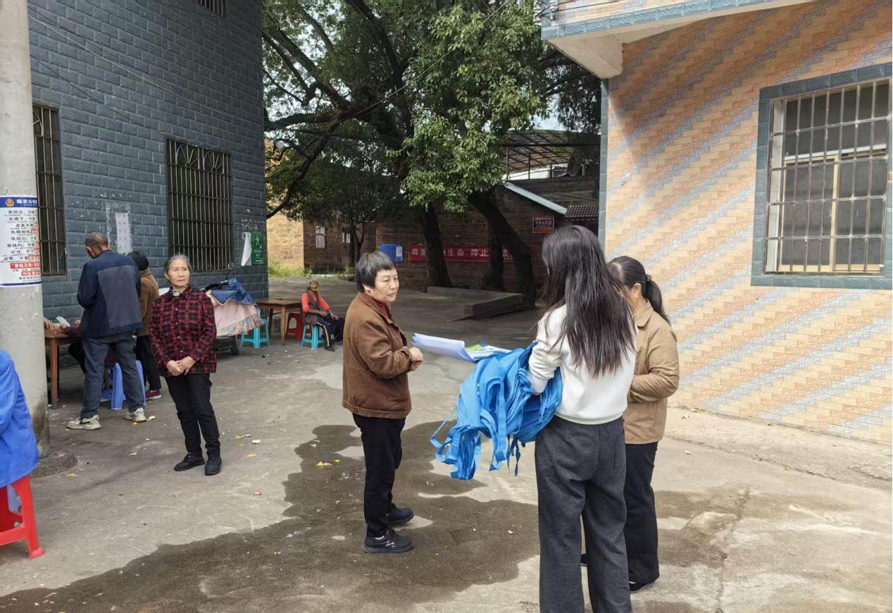 武水镇：森防宣传进村组