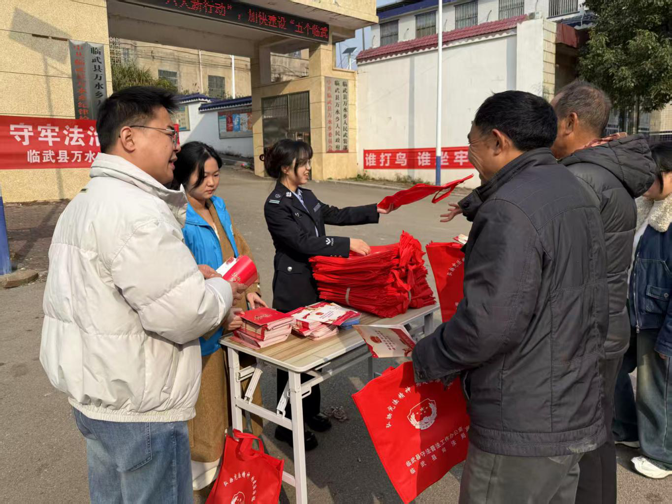 万水乡：系列活动宣讲宪法