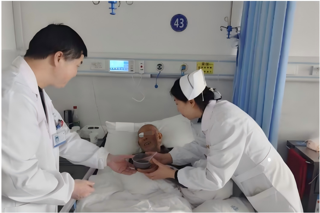 临武县人民医院开展腊八节爱心送粥活动