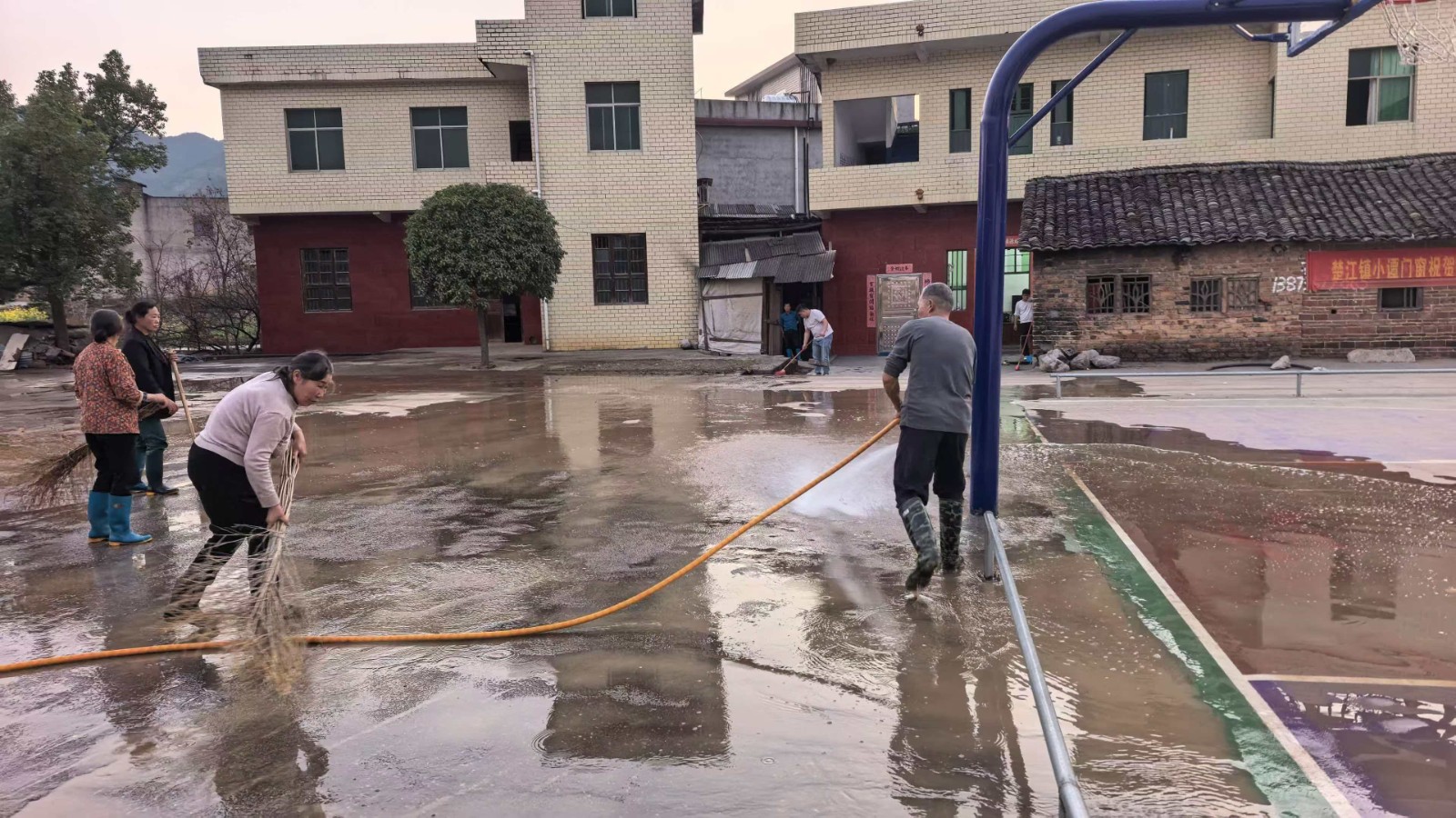 新春走基层｜楚江镇：扮“靓”乡村过大年