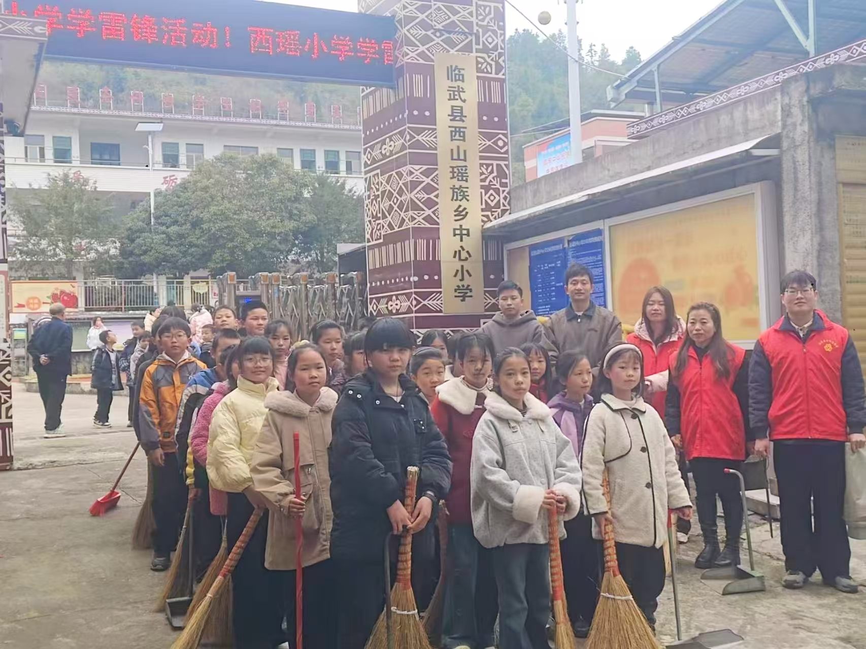 日行一善·情满福城｜学雷锋树新风 志愿服务暖瑶乡