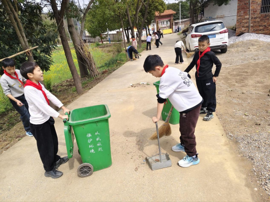广宜小学：“学雷锋·净校园”   志愿清扫焕新颜