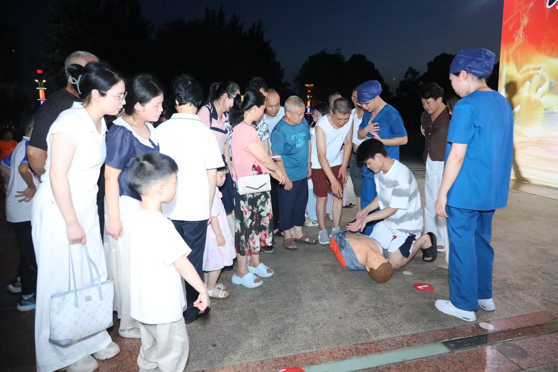中医夜市“火”出圈！ 急救科普点亮“新夜景”