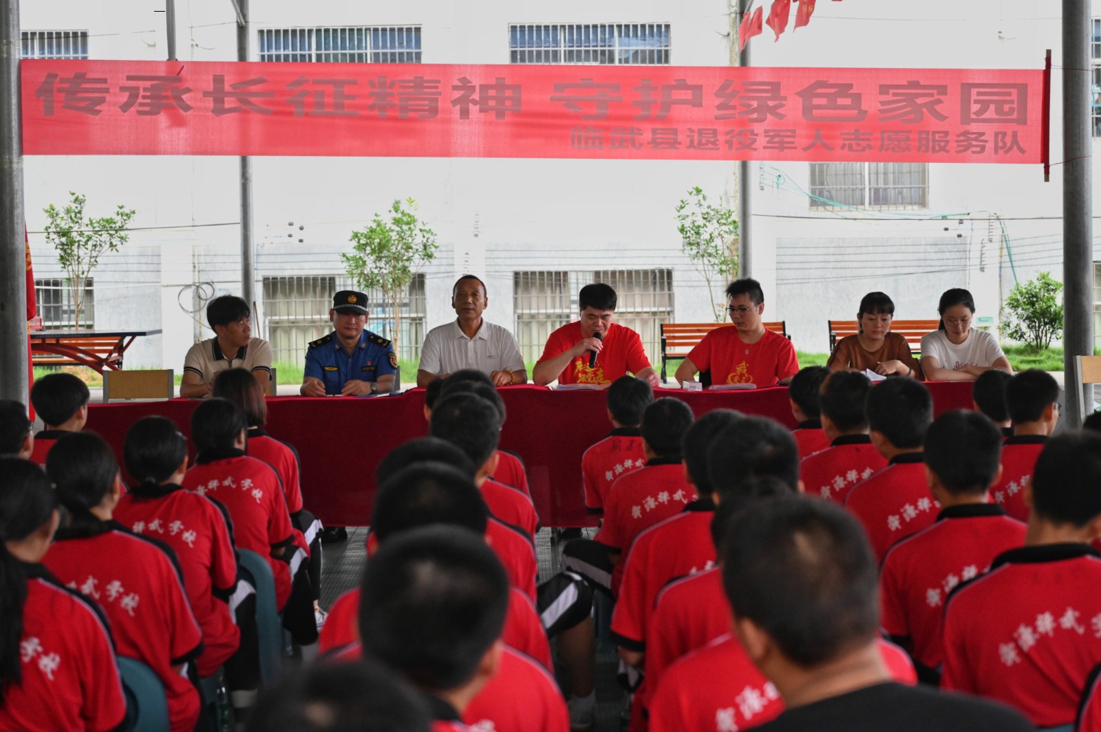 部门联动红色教育与环保宣传进校园