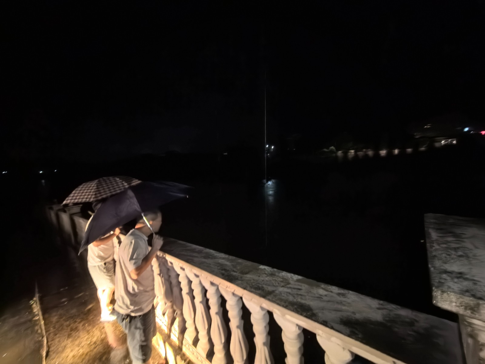 武水镇：彻夜坚守！紧急转移群众避险