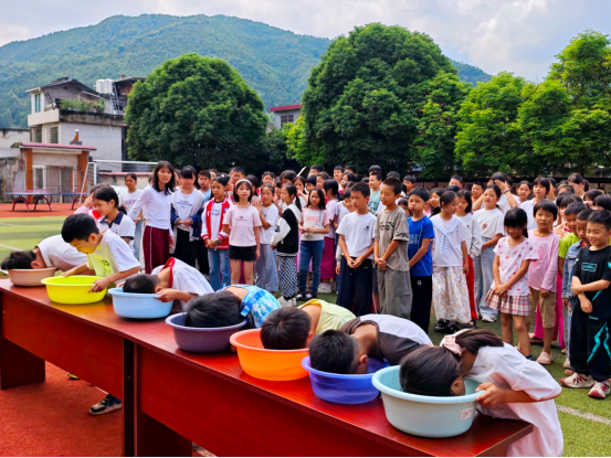 体验一次“溺水” 记住一生安全——临武县西瑶乡让孩子先“下水”再“上岸”