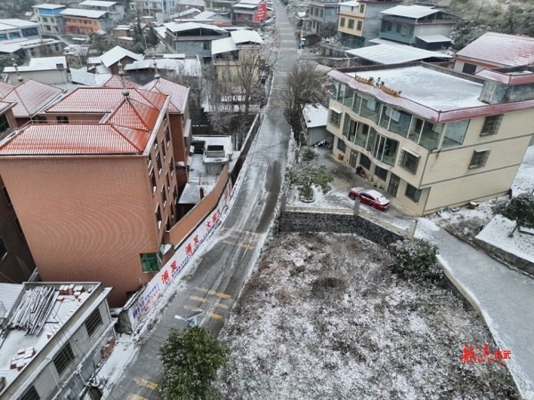 【红网时刻】临武县：军民破冰战寒潮 迷彩映雪辟通途