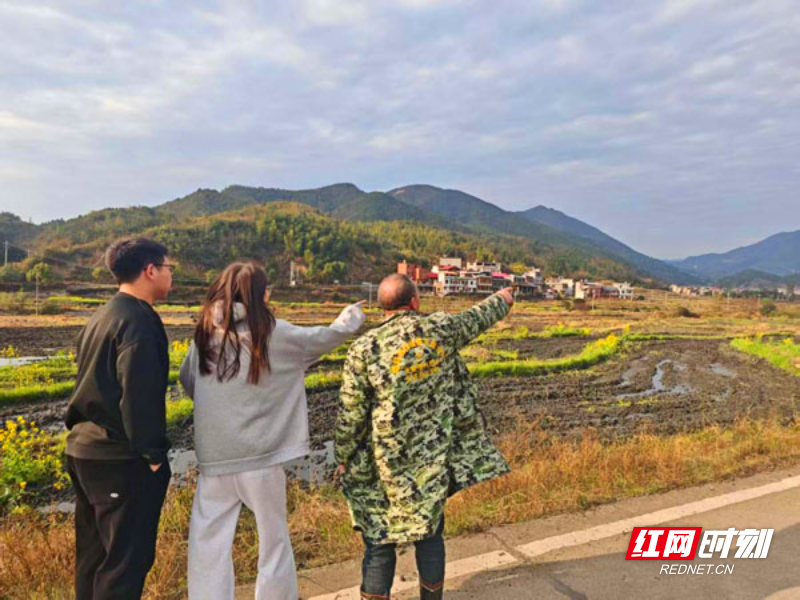 【红网时刻】临武：人大代表下田间助春耕促振兴