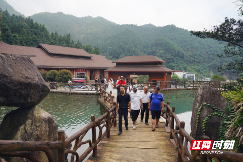 【红网时刻】临武县作家协会2023年秋季文学采风活动走进滴水源